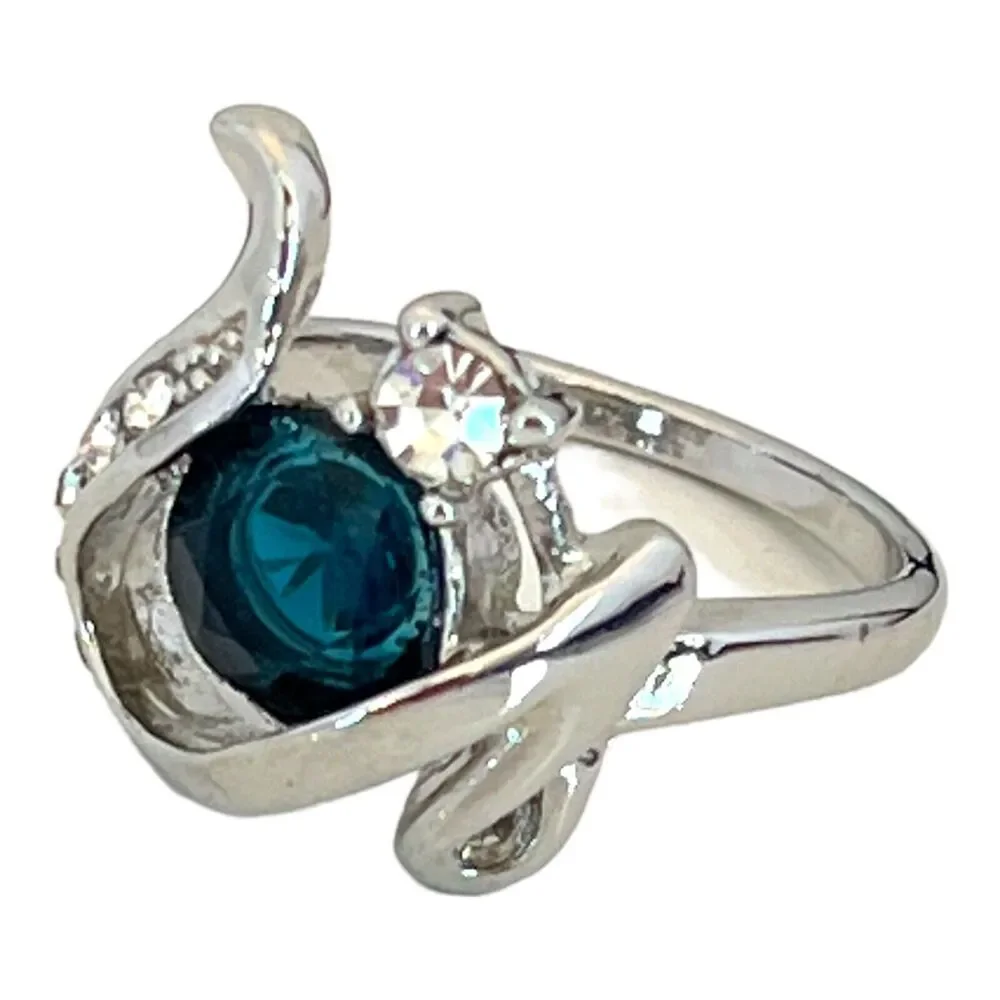 Vintage 1980s Blue Rhinestone Cocktail Ring Silver Tone Size 9 - 5K